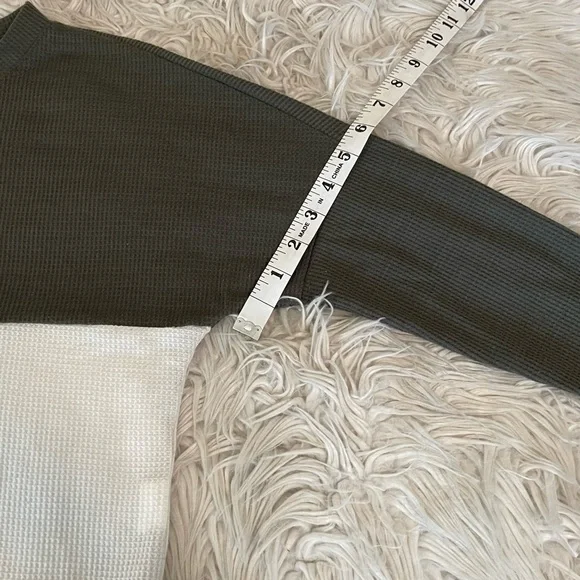 Colorblock Top | Boutique Brand - Picture 5 of 11